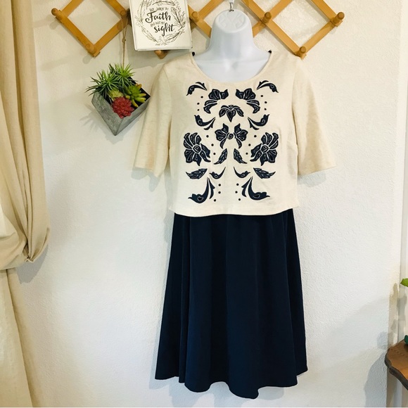 Lilka Elise Floral Embroidered Short Sleeve Dress Sz S - Picture 3 of 13